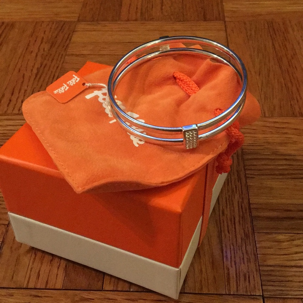 NWT - Folli Follie silver bangle bracelet